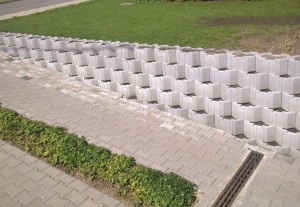 Svahová tvárnice zámková